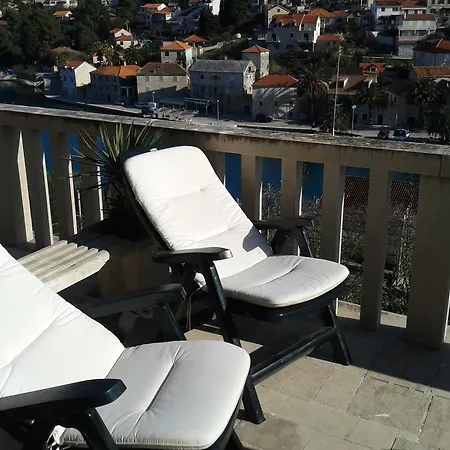 Apartment Splitska * Splitska