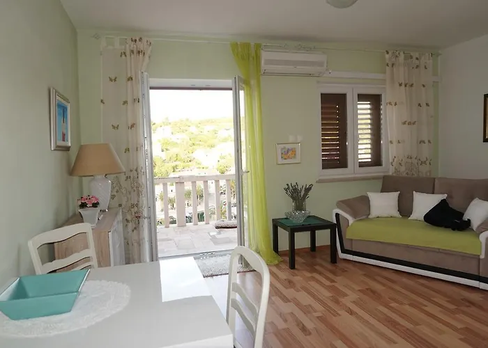 Apartment Splitska Сплитска