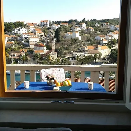 Apartment Splitska דירה