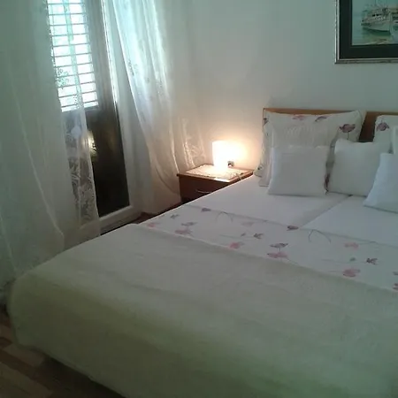 Apartment Splitska *