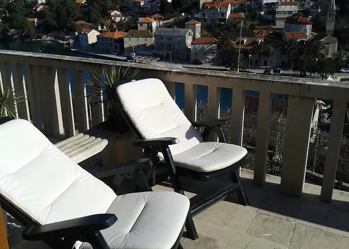 Apartment Splitska * Splitska